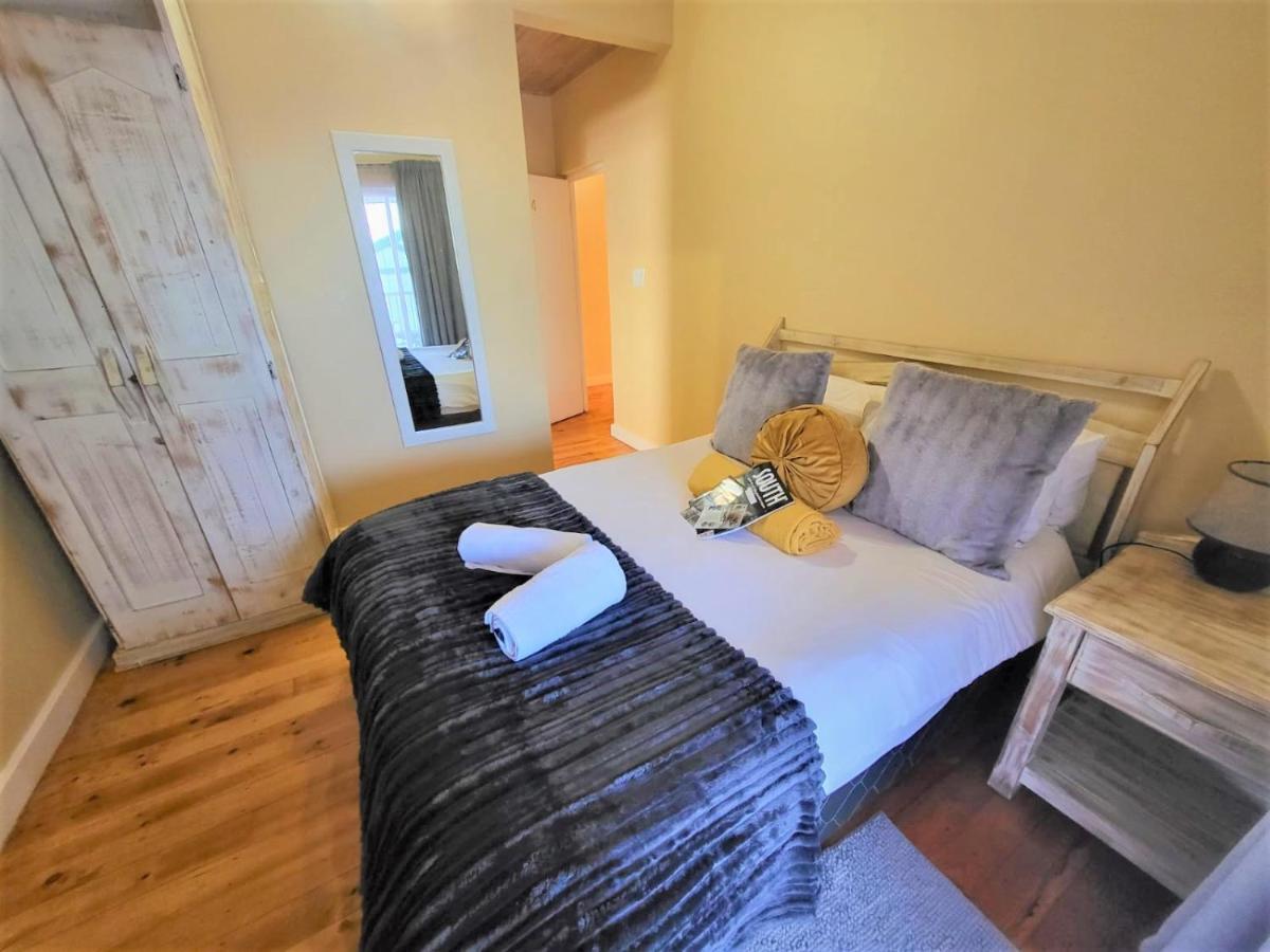 Point Village Guest House Mossel Bay Extérieur photo